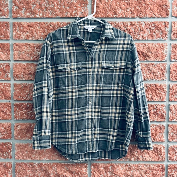 🌟 Old Navy, the boyfriend Plaid Button-Up Shirt - Picture 1 of 4